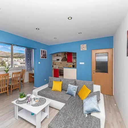 Apartment Stunning In With Kitchen *